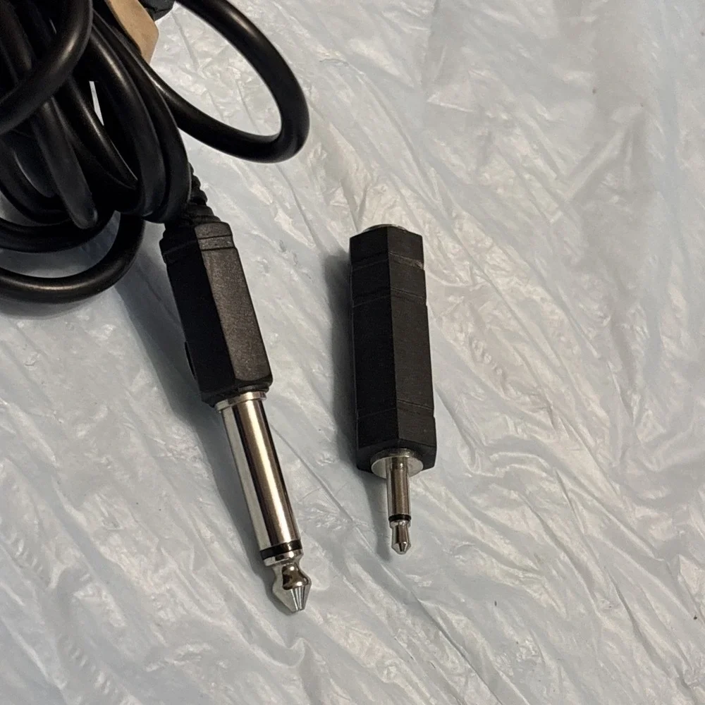 Universal Wired Dynamic Microphone 9.5ft Cord 1/4